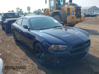 2014 Dodge Charger RT z VIN 2C3CDXCT8EH342657, wystawiony jako IAAI lot #42405941 z przebiegiem 131 120 mil mil oraz . Historia ofert i sprzedaży dostępna na DreamBid. Obrazek 1.