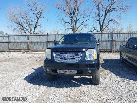 2008 GMC Yukon Denali with VIN 1GKFK63888J136525, listed as a IAAI auction lot 41975399 with 210,624 mi miles. Bid and sale history available at carsss.com. Image 6.