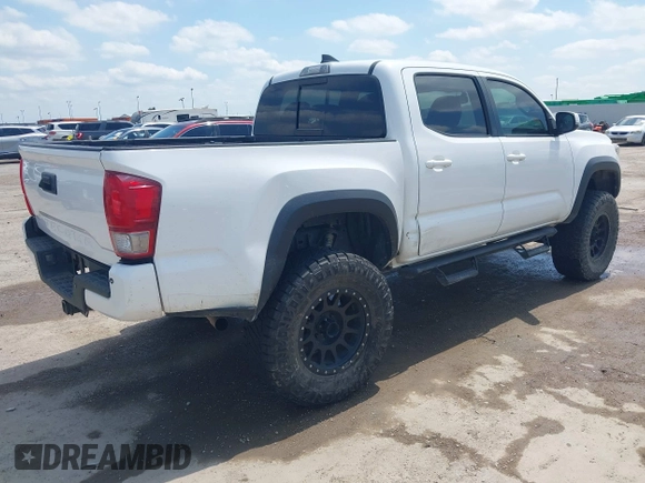 2017 Toyota Tacoma SR5 z VIN 5TFCZ5AN9HX070030, wystawiony jako IAAI lot #42212141 z przebiegiem 92 291 mil mil oraz . Historia ofert i sprzedaży dostępna na DreamBid. Obrazek 4.