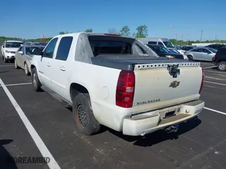 2007 Chevrolet Avalanche LTZ with VIN 3GNEC12J47G173400, listed as a IAAI auction lot 42027376 with 1 mi miles. Bid and sale history available at carsss.com. Image 3.