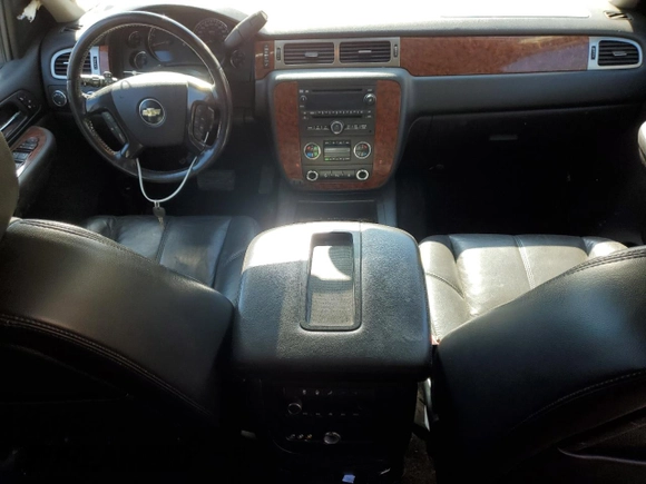 2007 Chevrolet Suburban LTZ with VIN 1GNFK163X7R422799, listed as a Copart auction lot 49281675 with 230,916 mi miles and Clean Title. Bid and sale history available at carsss.com. Image 8.