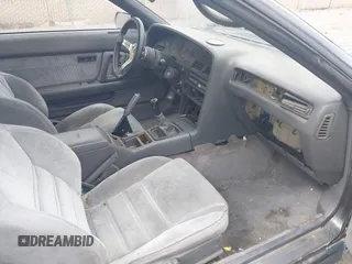1986 Toyota Supra z VIN JT2MA70L4G0010843, wystawiony jako IAAI lot #41966751 z przebiegiem 205 187 mil mil oraz . Historia ofert i sprzedaży dostępna na DreamBid. Obrazek 5.