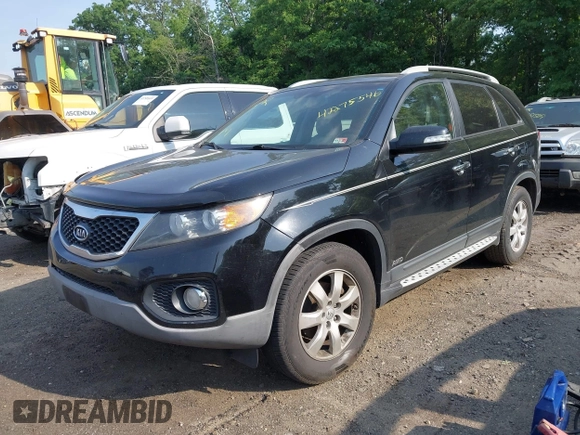 2012 Kia Sorento LX z VIN 5XYKTCA63CG304104, wystawiony jako IAAI lot #42275546 z przebiegiem 230 766 mil mil oraz . Historia ofert i sprzedaży dostępna na DreamBid. Obrazek 2.