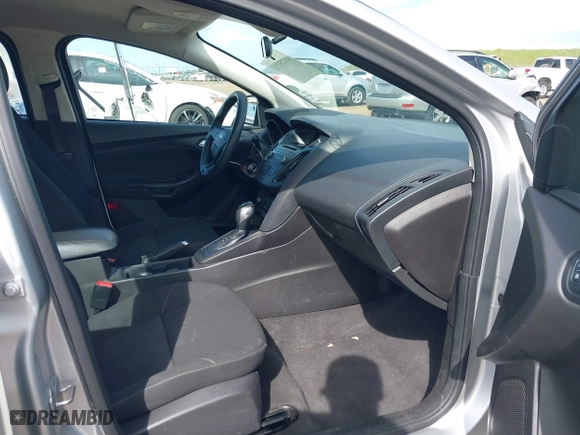 2016 Ford Focus SE with VIN 1FADP3K24GL254645, listed as a IAAI auction lot 41725276 with 117,645 mi miles. Bid and sale history available at carsss.com. Image 5.