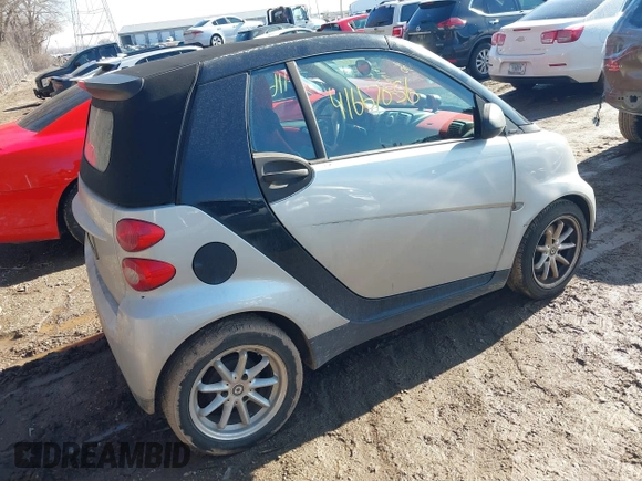 2009 Smart fortwo Passion z VIN WMEEK31X99K301253, wystawiony jako IAAI lot #41667056 z przebiegiem 176 021 mil mil oraz . Historia ofert i sprzedaży dostępna na DreamBid. Obrazek 4.