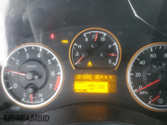 2008 Nissan Titan XE z VIN 1N6AA07C18N335295, wystawiony jako Copart lot #43854915 z przebiegiem 121 295 mil mil oraz Szkoda całkowita • Salvage title. Historia ofert i sprzedaży dostępna na DreamBid. Obrazek 9.