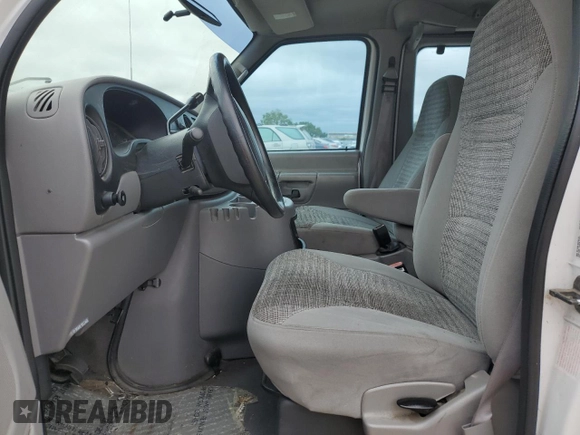 2001 Ford Econoline Passenger XL with VIN 1FBSS31L41HB19352, listed as a Copart auction lot 53101325 with 101,807 mi miles and Salvage title. Bid and sale history available at DreamBid. Image 7.