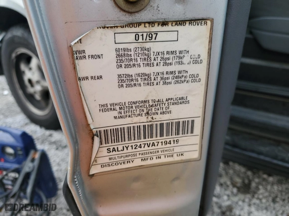 1997 Land Rover Discovery SD with VIN SALJY1247VA719419, listed as a Copart auction lot 85375184 with 215,699 mi miles and Salvage Title. Bid and sale history available at carsss.com. Image 14.