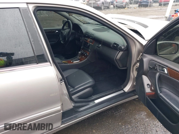 2007 Mercedes-Benz C 280 Luxury with VIN WDBRF92H27F882209, listed as a IAAI auction lot 41834105 with 174,656 mi miles and . Bid and sale history available at DreamBid. Image 5.