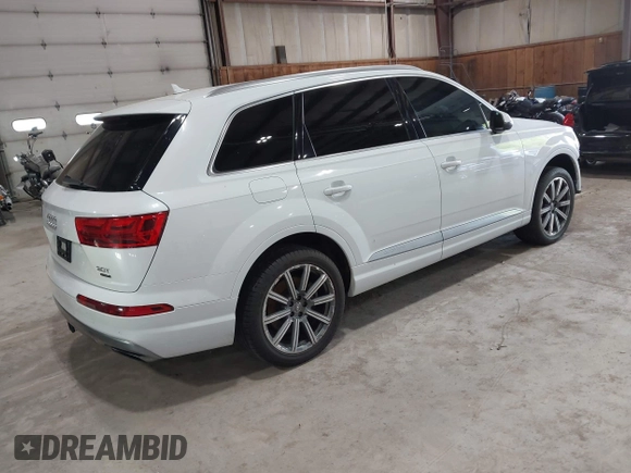 2017 Audi Q7 Premium Plus z VIN WA1LAAF76HD044846, wystawiony jako IAAI lot #42213407 z przebiegiem 105 695 mil mil oraz . Historia ofert i sprzedaży dostępna na DreamBid. Obrazek 4.