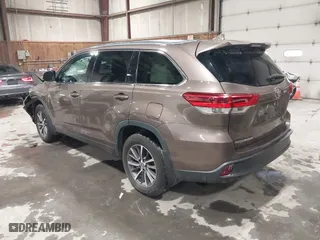 2019 Toyota Highlander SE with VIN 5TDJZRFH5KS973127, listed as a IAAI auction lot 41566877 with 63,557 mi miles. Bid and sale history available at carsss.com. Image 3.