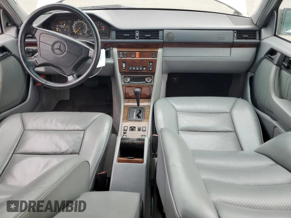 1992 Mercedes-Benz 400 E z VIN WDBEA34E9NB732177, wystawiony jako Copart lot #46317205 z przebiegiem 254 133 mil mil oraz Czysty tytuł • Clean title. Historia ofert i sprzedaży dostępna na DreamBid. Obrazek 8.