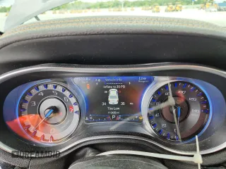 2016 Chrysler 300 S Alloy Edition z VIN 2C3CCAGG6GH270700, wystawiony jako Copart lot #59491285 z przebiegiem 110 438 mil mil oraz Szkoda całkowita • Salvage title. Historia ofert i sprzedaży dostępna na DreamBid. Obrazek 9.