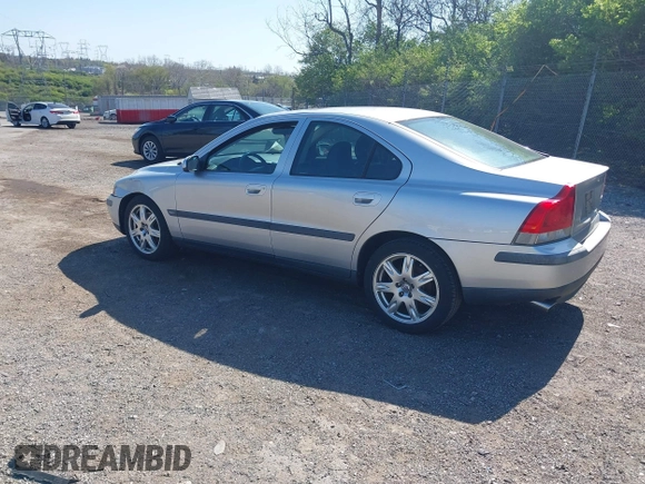 2003 Volvo S60 with VIN YV1RH59H632284355, listed as a IAAI auction lot 42033874 with 179,000 mi miles. Bid and sale history available at carsss.com. Image 3.