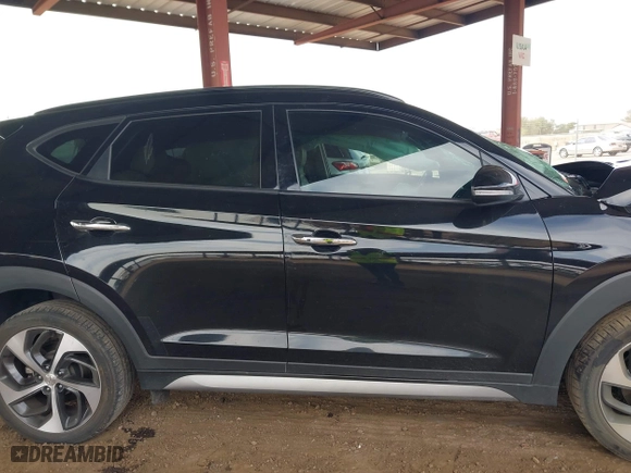 2017 Hyundai Tucson Value with VIN KM8J33A22HU316495, listed as a IAAI auction lot 41896507 with 82,517 mi miles. Bid and sale history available at carsss.com. Image 13.