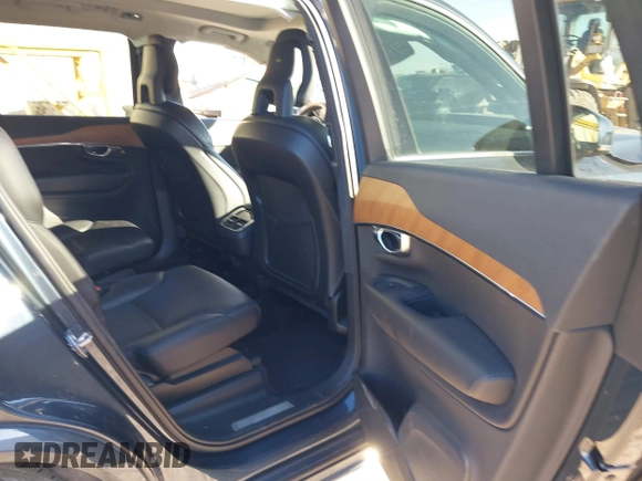 2021 Volvo XC90 Momentum with VIN YV4A221K4M1710669, listed as a IAAI auction lot 41417490 with 52,236 mi miles. Bid and sale history available at carsss.com. Image 8.