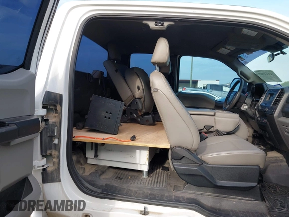 2020 Ford F-250 XL z VIN 1FT7X2B64LEC88751, wystawiony jako IAAI lot #42621080 z przebiegiem 131 199 mil mil oraz . Historia ofert i sprzedaży dostępna na DreamBid. Obrazek 8.