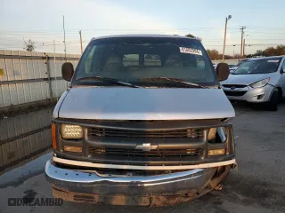 2001 Chevrolet Express Van with VIN 1GAHG39RX11106199, listed as a Copart auction lot 81802994 with 171,548 mi miles and Salvage Title. Bid and sale history available at carsss.com. Image 5.