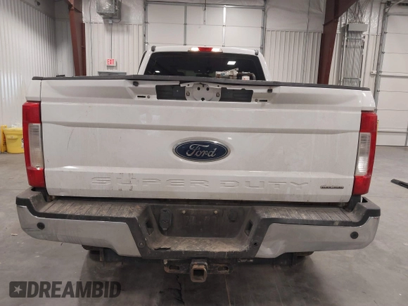 2018 Ford Super Duty F-250 SRW XL with VIN 1FT7W2B60JEC63345, listed as a IAAI auction lot 41159792 with 165,949 mi miles. Bid and sale history available at carsss.com. Image 17.