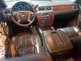 2014 Chevrolet Suburban LT z VIN 1GNSCJE04ER201392, wystawiony jako Copart lot #58076755 z przebiegiem 229 288 mil mil oraz Szkoda całkowita • Salvage title. Historia ofert i sprzedaży dostępna na DreamBid. Obrazek 8.