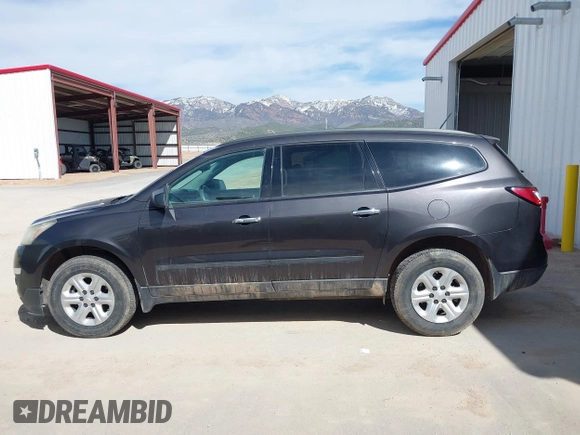 2015 Chevrolet Traverse LS z VIN 1GNKVFED4FJ323888, wystawiony jako IAAI lot #42001827 z przebiegiem 182 819 mil mil oraz . Historia ofert i sprzedaży dostępna na DreamBid. Obrazek 14.