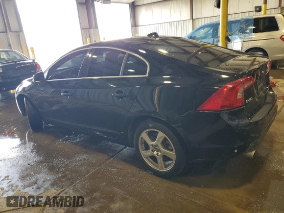 2013 Volvo S60 T5 Premier z VIN YV1612FS1D1220589, wystawiony jako Copart lot #58983665 z przebiegiem 81 341 mil mil oraz Szkoda całkowita • Salvage title. Historia ofert i sprzedaży dostępna na DreamBid. Obrazek 2.