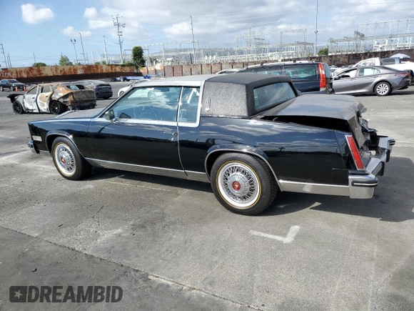 1985 Cadillac Eldorado z VIN 1G6EL578XFE640091, wystawiony jako Copart lot #71849374 z przebiegiem 30 631 mil mil oraz Szkody całkowita. Historia ofert i sprzedaży dostępna na DreamBid. Obrazek 2.