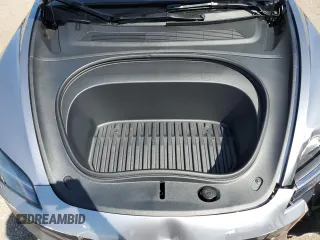 2025 Tesla Model 3 Long Range z VIN 5YJ3E1EBXSF979187, wystawiony jako Copart lot #53171955 z przebiegiem 198 mil mil oraz Szkoda całkowita • Salvage title. Historia ofert i sprzedaży dostępna na DreamBid. Obrazek 12.