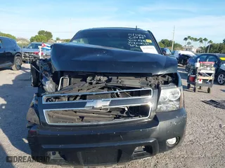 2008 Chevrolet Suburban LTZ with VIN 3GNFC16Y78G211215, listed as a IAAI auction lot 41250412 with 1 mi miles. Bid and sale history available at carsss.com. Image 12.