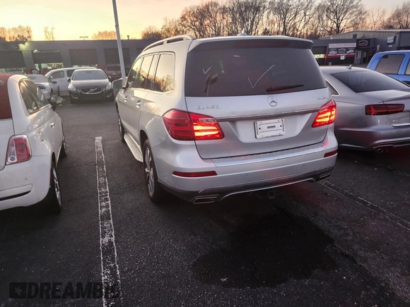 2015 Mercedes-Benz GL-Class GL 450 with VIN 4JGDF6EE0FA533195, listed as a IAAI auction lot 41519194 with 104,095 mi miles. Bid and sale history available at carsss.com. Image 3.