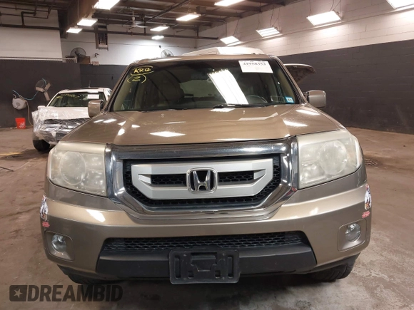 2009 Honda Pilot EX-L with VIN 5FNYF48639B011686, listed as a IAAI auction lot 41958353 with 155,382 mi miles and . Bid and sale history available at carsss.com. Image 12.