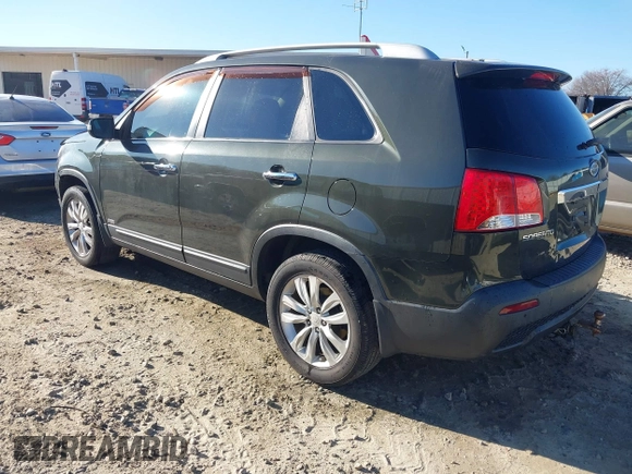 2011 Kia Sorento EX with VIN 5XYKUDA25BG093924, listed as a IAAI auction lot 41648802 with 221,355 mi miles. Bid and sale history available at carsss.com. Image 3.