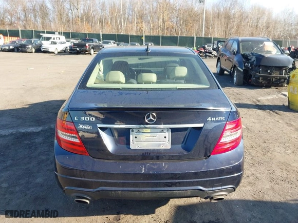 2014 Mercedes-Benz C-Class C 300 Sport with VIN WDDGF8ABXER319765, listed as a IAAI auction lot 41759219 with 117,637 mi miles. Bid and sale history available at carsss.com. Image 16.