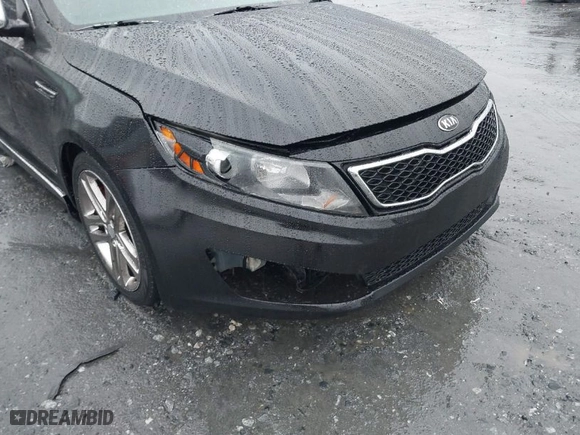 2013 Kia Optima SX w/Limited Pkg with VIN 5XXGR4A68DG189452, listed as a IAAI auction lot 41563636 with 131,241 mi miles. Bid and sale history available at carsss.com. Image 12.