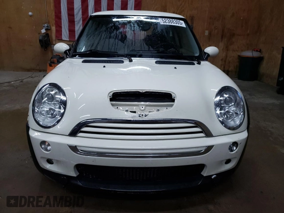 2005 MINI Hardtop S with VIN WMWRE33485TD93762, listed as a Copart auction lot 52388305 with 94,715 mi miles and Clean Title. Bid and sale history available at DreamBid. Image 5.