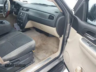 2007 Chevrolet Suburban LT with VIN 1GNFK16347J312488, listed as a IAAI auction lot 41569438 with 190,635 mi miles. Bid and sale history available at carsss.com. Image 5.