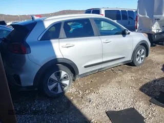 2021 Kia Niro LX with VIN KNDCB3LC8M5486855, listed as a IAAI auction lot 41075455 with 80,639 mi miles. Bid and sale history available at carsss.com. Image 4.