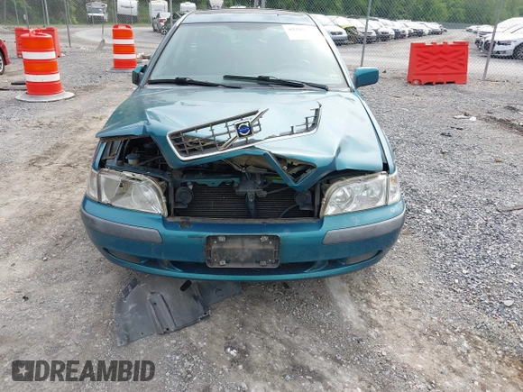 2001 Volvo V40 z VIN YV1VW29531F656295, wystawiony jako IAAI lot #42280990 z przebiegiem 175 196 mil mil oraz . Historia ofert i sprzedaży dostępna na DreamBid. Obrazek 6.