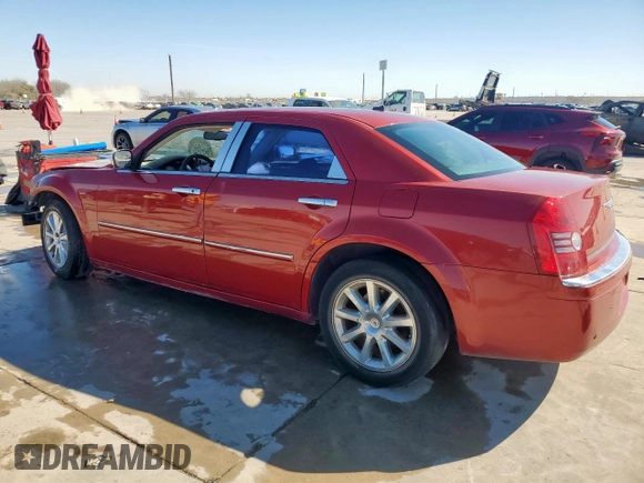 2008 Chrysler 300 z VIN 2C3LA33G38H115921, wystawiony jako Copart lot #49337435 z przebiegiem 203 198 mil mil oraz Szkoda całkowita • Salvage title. Historia ofert i sprzedaży dostępna na DreamBid. Obrazek 2.