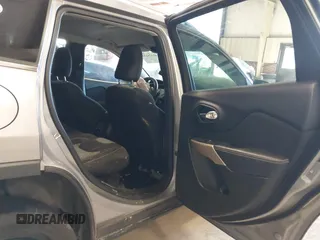 2018 Jeep Cherokee Latitude with VIN 1C4PJMCB7JD539368, listed as a IAAI auction lot 41525131 with Not Provided miles. Bid and sale history available at carsss.com. Image 8.