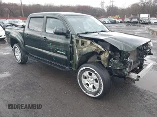 2013 Toyota Tacoma with VIN 3TMLU4EN3DM123470, listed as a IAAI auction lot 41952721 with 72,296 mi miles and . Bid and sale history available at carsss.com. Image 1.