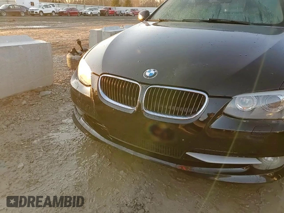 2012 BMW 3 Series 328i z VIN WBADW3C51CE824263, wystawiony jako Copart lot #42256095 z przebiegiem 181 022 mil mil oraz Nie do naprawy • Non repairable. Historia ofert i sprzedaży dostępna na DreamBid. Obrazek 13.