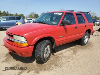 2004 Chevrolet Blazer LS z VIN 1GNDT13X04K161599, wystawiony jako Copart lot #53796215 z przebiegiem 110 487 mil mil oraz Szkoda całkowita • Salvage title. Historia ofert i sprzedaży dostępna na DreamBid. Obrazek 1.
