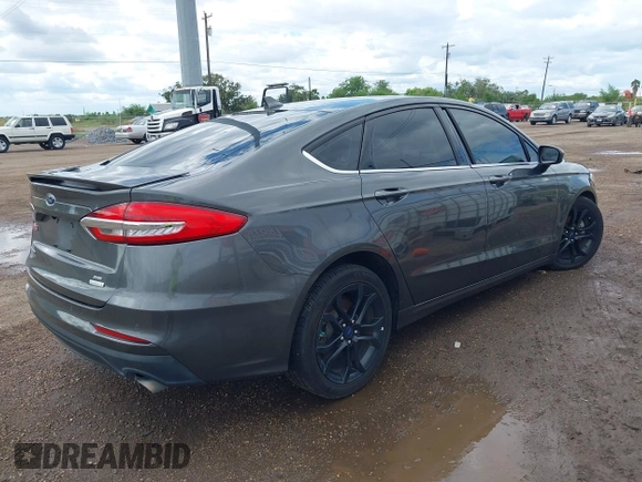 2019 Ford Fusion SE with VIN 3FA6P0HD3KR171749, listed as a IAAI auction lot 40298552 with 70,784 mi miles. Bid and sale history available at carsss.com. Image 4.
