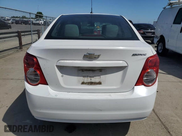 2012 Chevrolet Sonic LS z VIN 1G1JA5SH5C4135658, wystawiony jako Copart lot #58280565 z przebiegiem 140 279 mil mil oraz Czysty tytuł • Clean title. Historia ofert i sprzedaży dostępna na DreamBid. Obrazek 6.