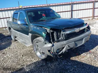 2002 Chevrolet Avalanche with VIN 3GNEC13T62G263379, listed as a IAAI auction lot 40907582 with 220,309 mi miles. Bid and sale history available at carsss.com. Image 1.