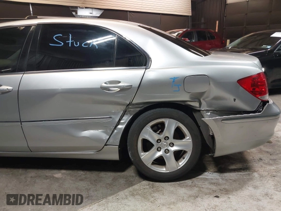 2007 Acura RL Technology with VIN JH4KB16657C004153, listed as a IAAI auction lot 42206466 with 333,860 mi miles and . Bid and sale history available at DreamBid. Image 18.