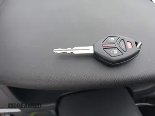 2010 Mitsubishi Galant ES z VIN 4A32B3FF9AE004808, wystawiony jako IAAI lot #40752788 z przebiegiem 163 032 mil mil oraz . Historia ofert i sprzedaży dostępna na DreamBid. Obrazek 11.