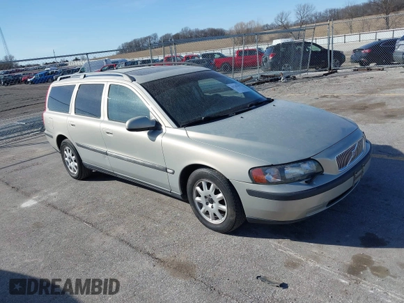 2002 Volvo V70 with VIN YV1SW61R022216875, listed as a IAAI auction lot 41745657 with 202,766 mi miles. Bid and sale history available at carsss.com. Image 1.
