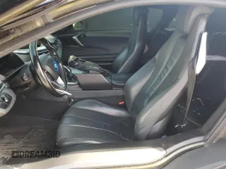 2016 BMW i8 z VIN WBY2Z2C58GV675009, wystawiony jako Copart lot #53946225 z przebiegiem 111 051 mil mil oraz Szkody całkowita. Historia ofert i sprzedaży dostępna na DreamBid. Obrazek 7.